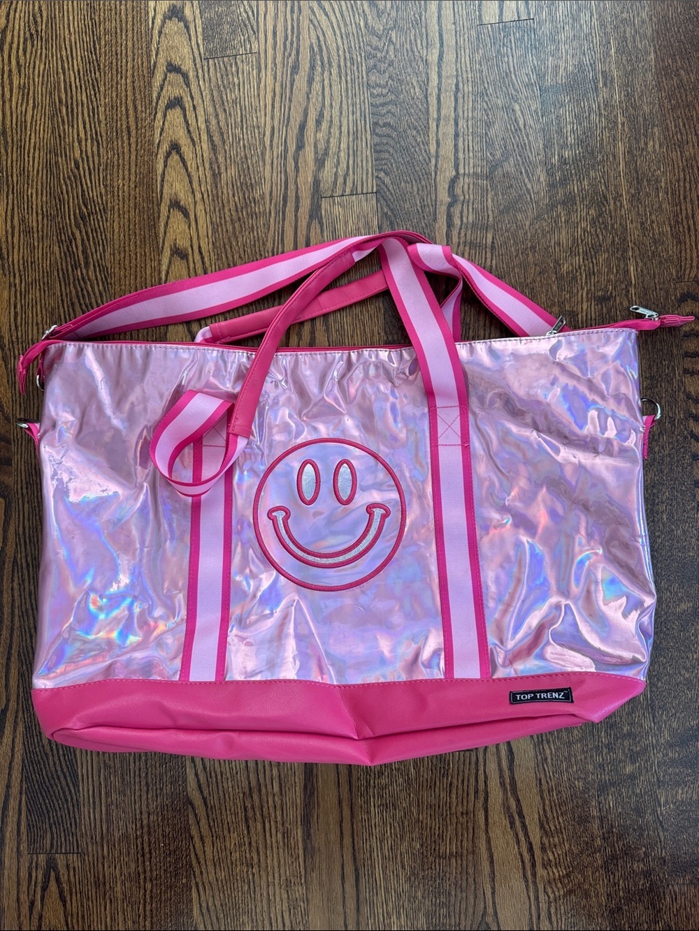 Top Trenz Pink Iridescent Metallic Smiley Tote Bag. Handles & detachable strap.